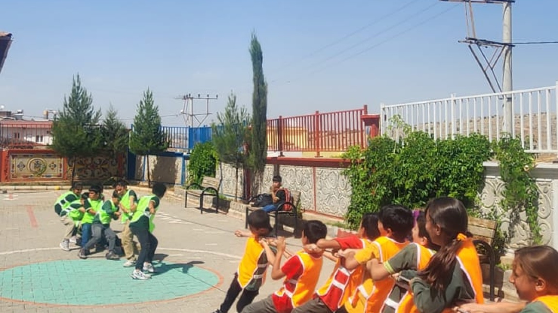 OKULUMUZDA GELENEKSEL ÇOCUK OYUNLARI KAPSAMINDA OYUNLAR OYNANDI.